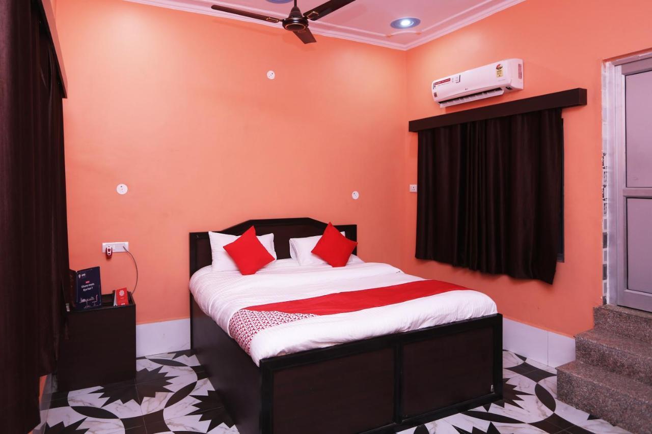 Oyo 22221 Yadav Hotel 비와디 외부 사진