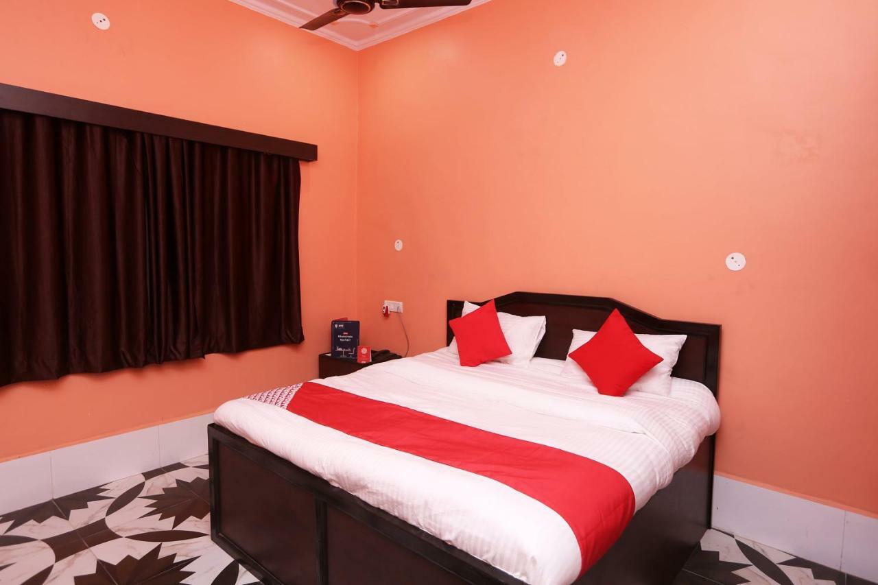 Oyo 22221 Yadav Hotel 비와디 외부 사진